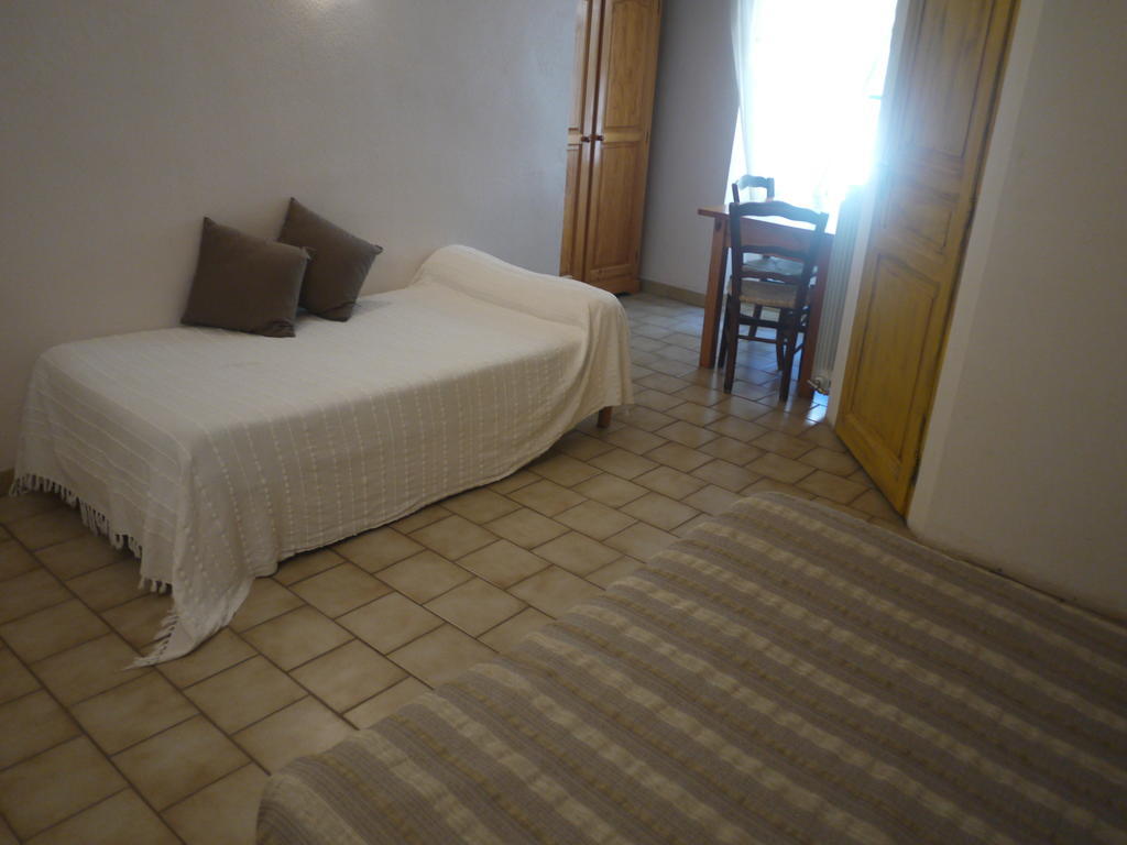 Auberge Des Seguins Buoux Szoba fotó