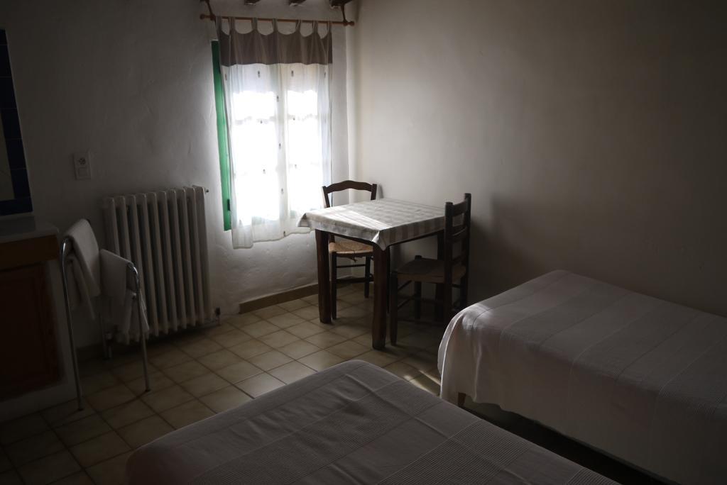 Auberge Des Seguins Buoux Szoba fotó